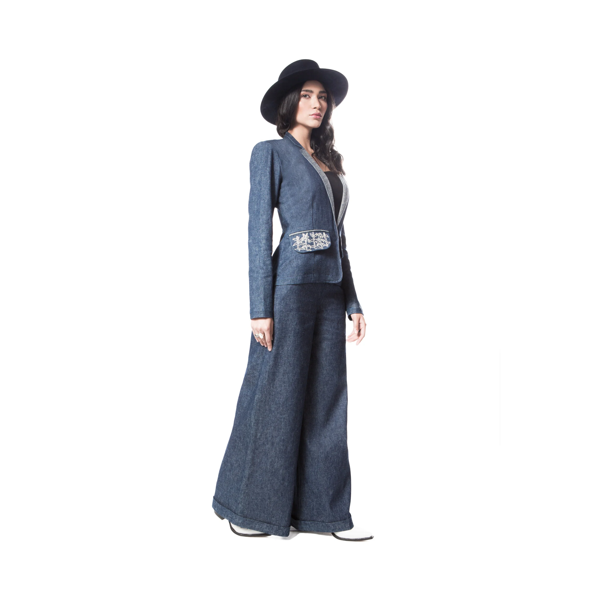 Amor & Rosas FW 19 Ecom _Q4A1998-Edit.jpg
