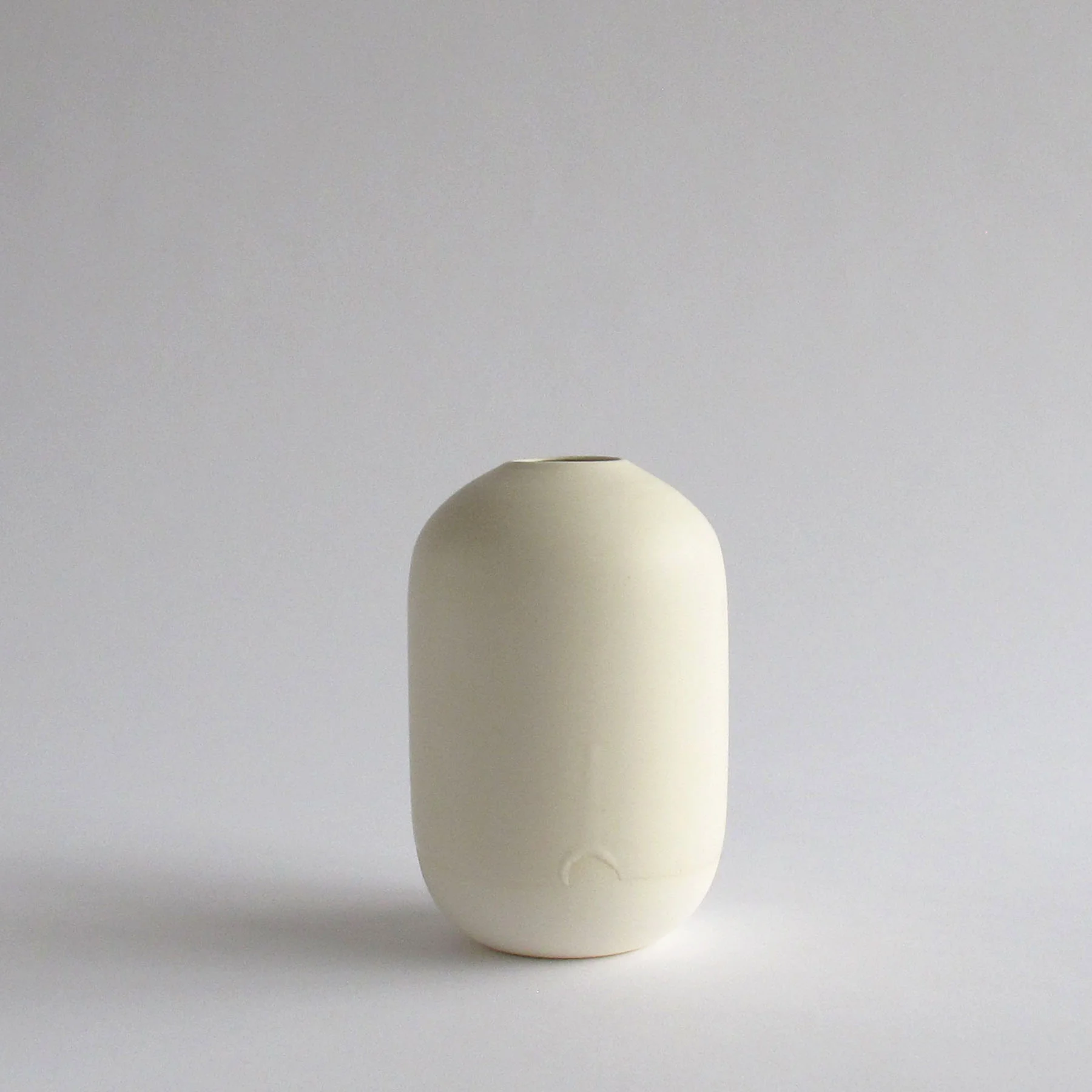 vases_matte white_barrel.jpg
