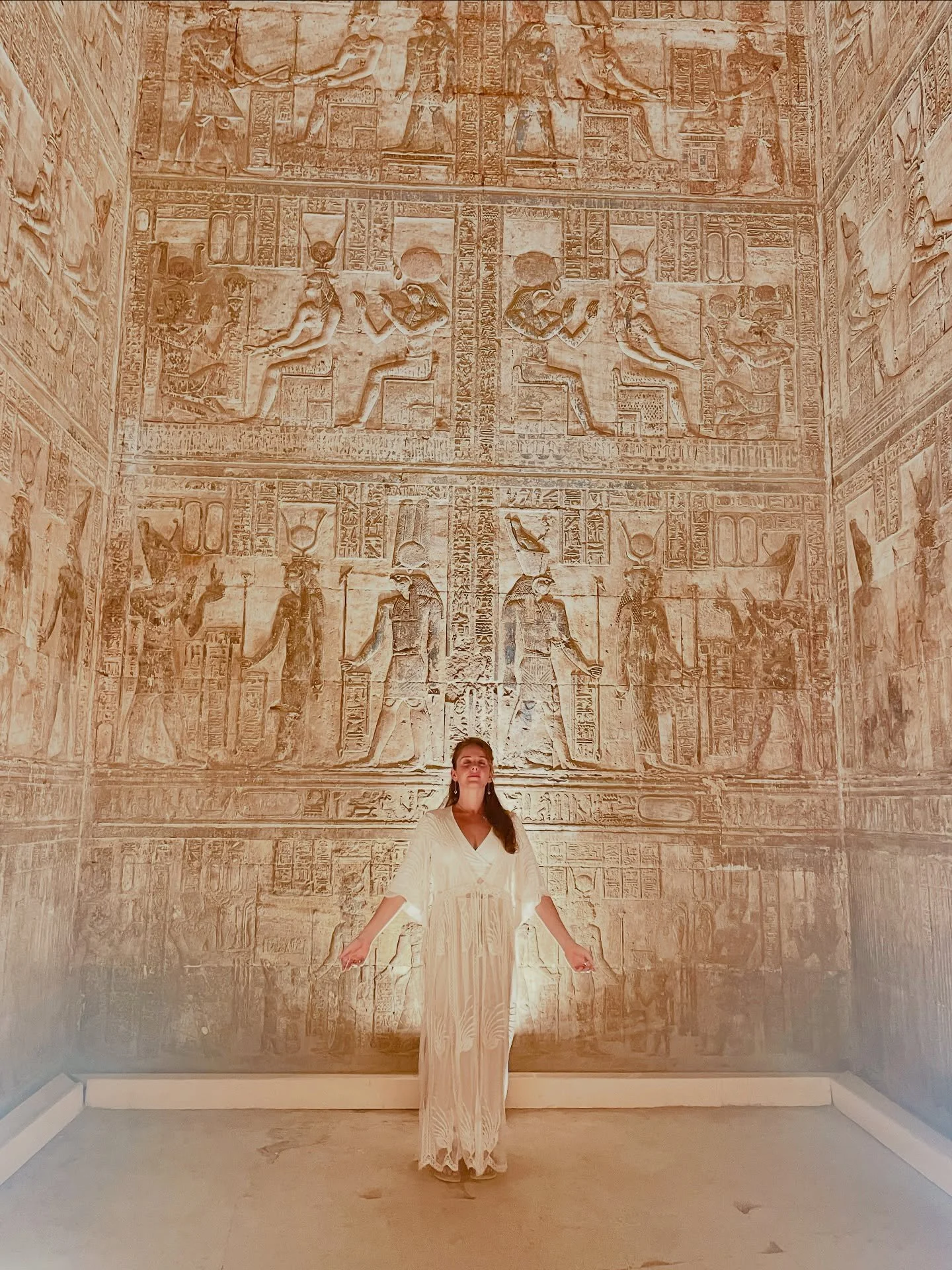 ✨ Incredible magic is available to all who dare to open to it 

The human journey allows you to exist in a state of, dullness &amp; ignorance 🥀

Or

In a state of love, vibrancy, harmony &amp; connection with all that is 🌸

We all come into this wo