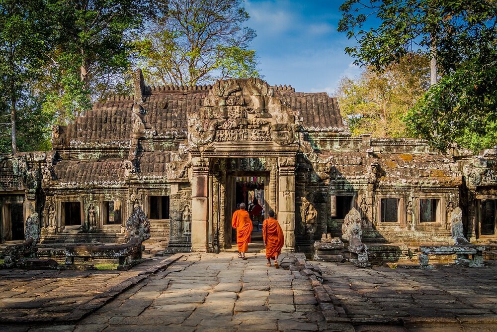 A Passage to Angkor: From Present to Past and Back. — Paola Caronni