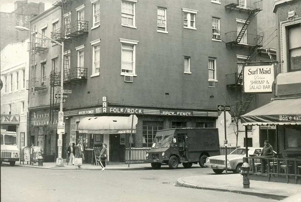 Back Fence, Kenny's Castaways, Greenwich Village, New York (1983) © photo by Paul Wright