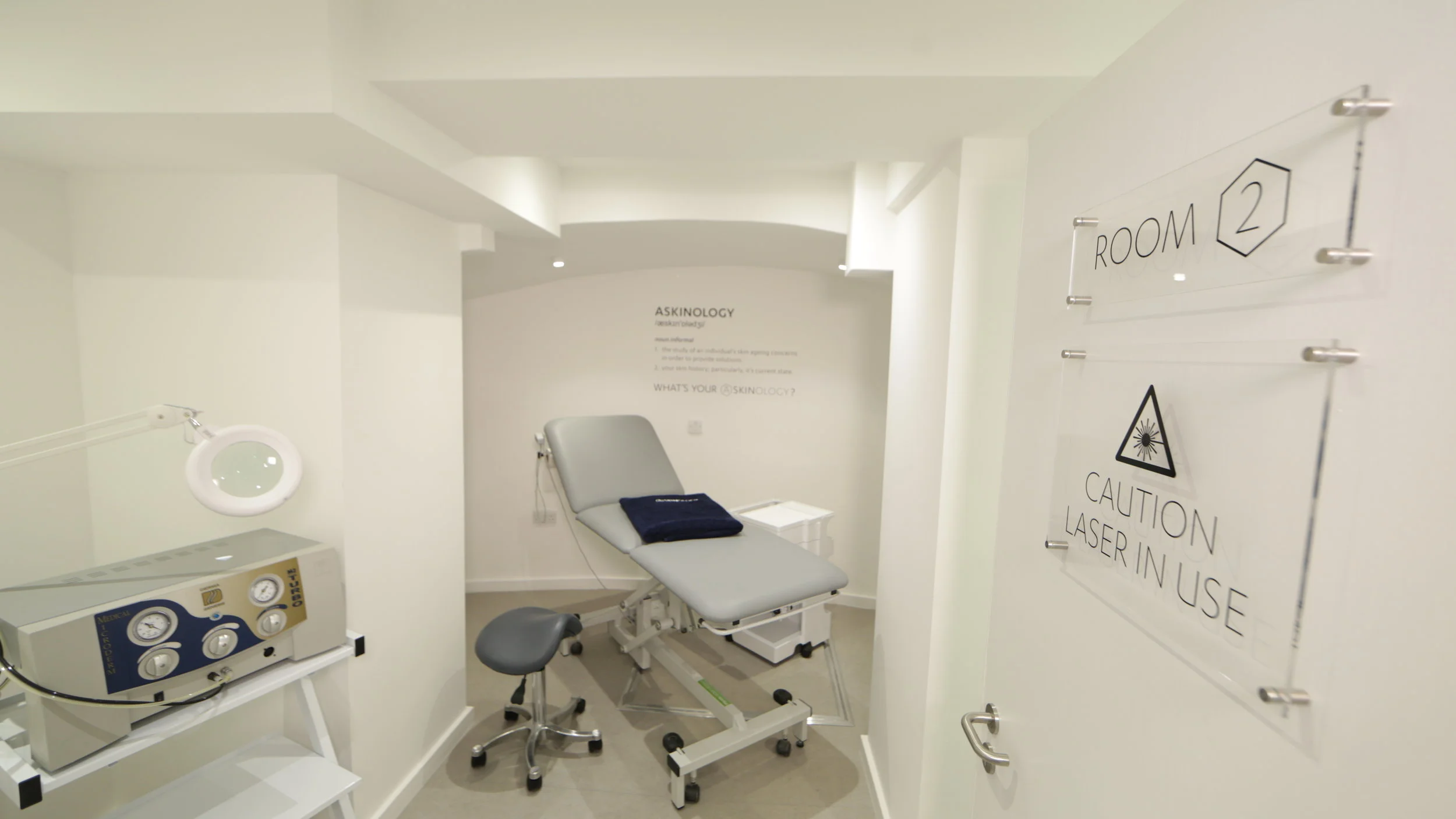 askinology-aesthetic-clinic-room-2.jpg