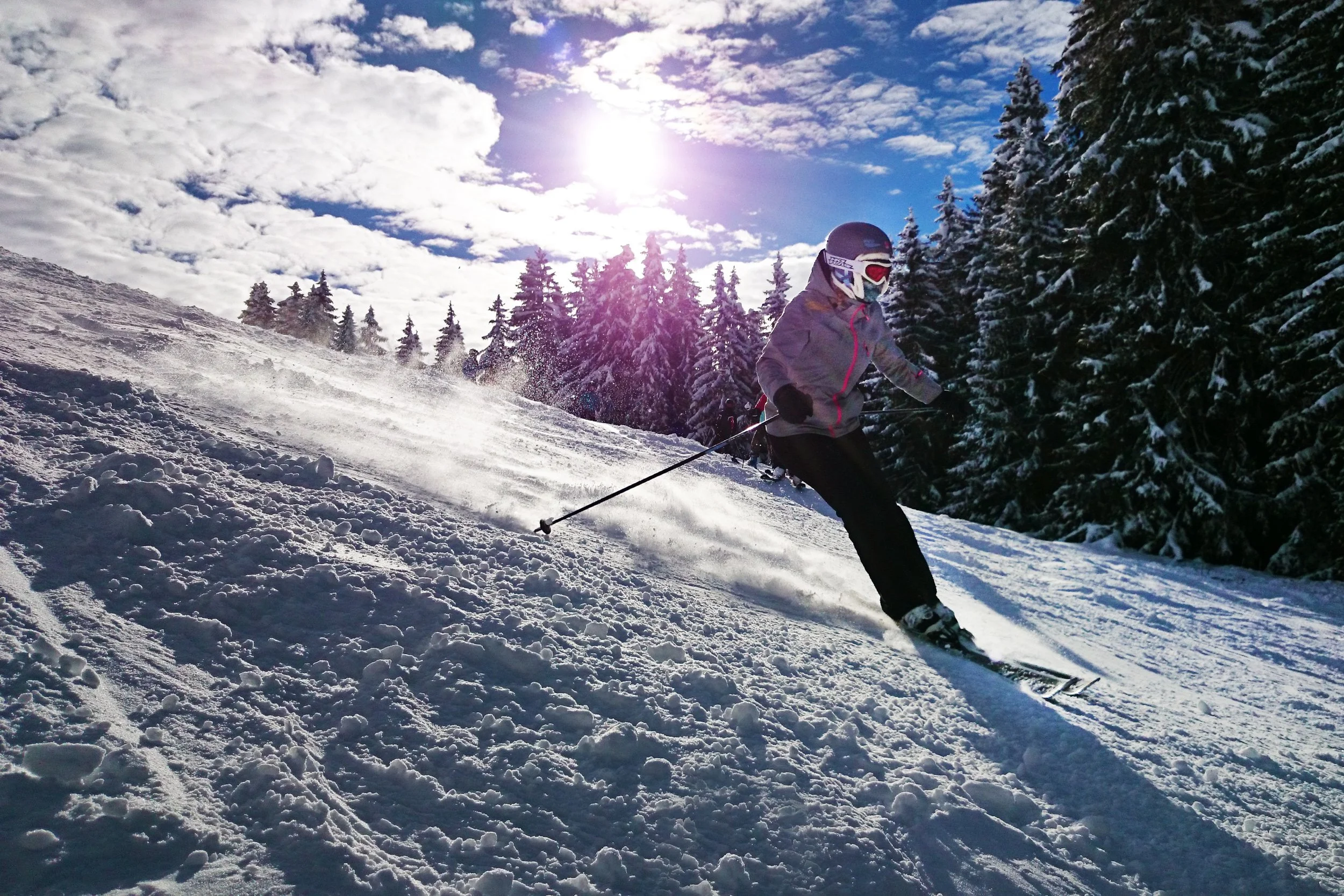 skiing-1723857.jpg