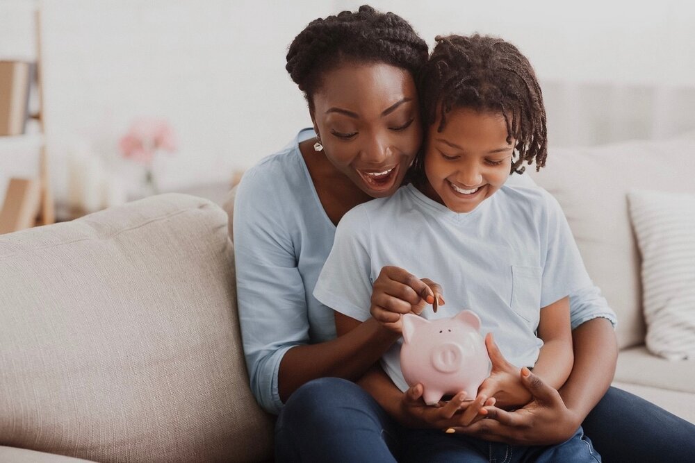 Teaching your children about the basics of money and finance while they are young, can help shape their finances as an adult! A good place to start is getting children comfortable handling cash and coins.

@editorsbeauty has 9 top tips on how to do j