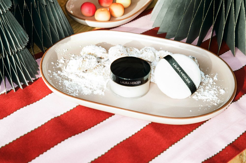  Laura Mercier Indulgent Icons Translucent Loose Setting Powder + Puff £38.50   