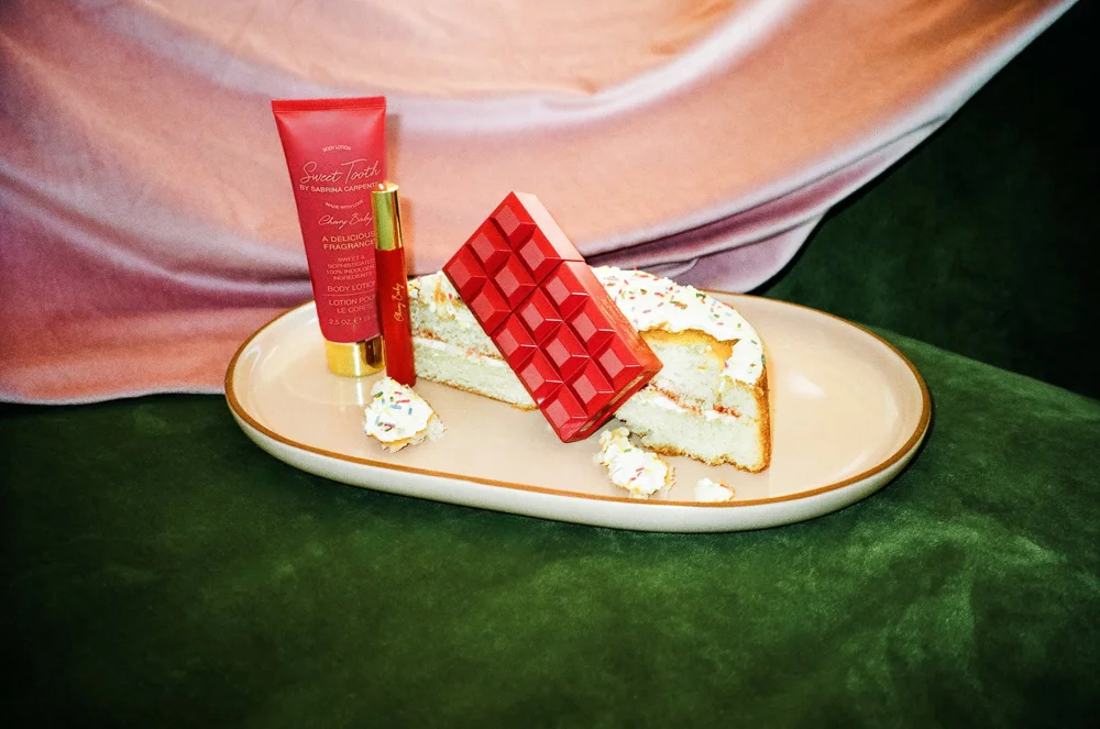  SABRINA CARPENTER CHERRY BABY GIFT SET - 30ML EDP, 10ML TRAVEL SPRAY, 75ML BODY LOTION £34.99 