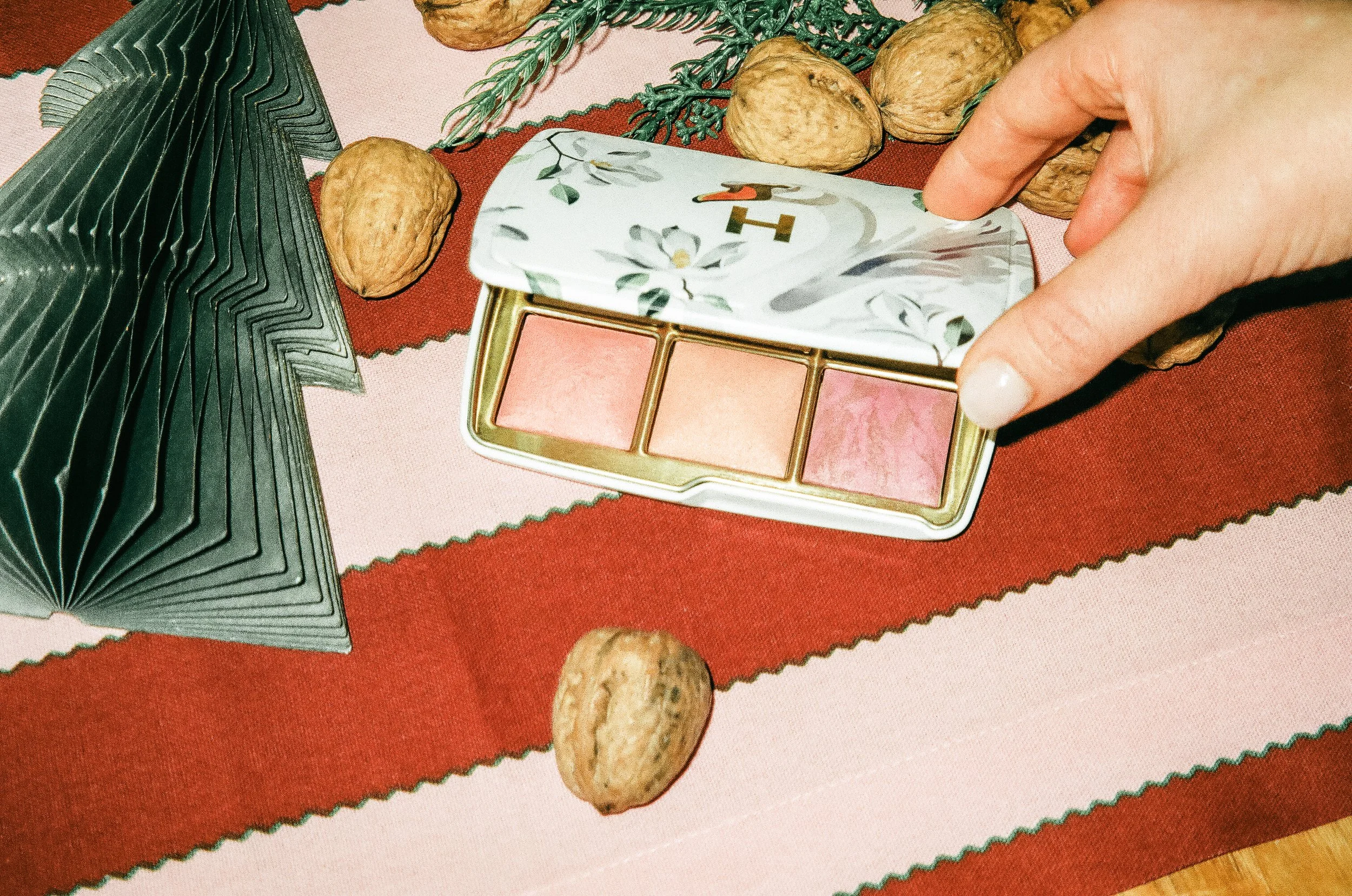  Hourglass Ambient Lighting Edit Unlocked- Swan £92   