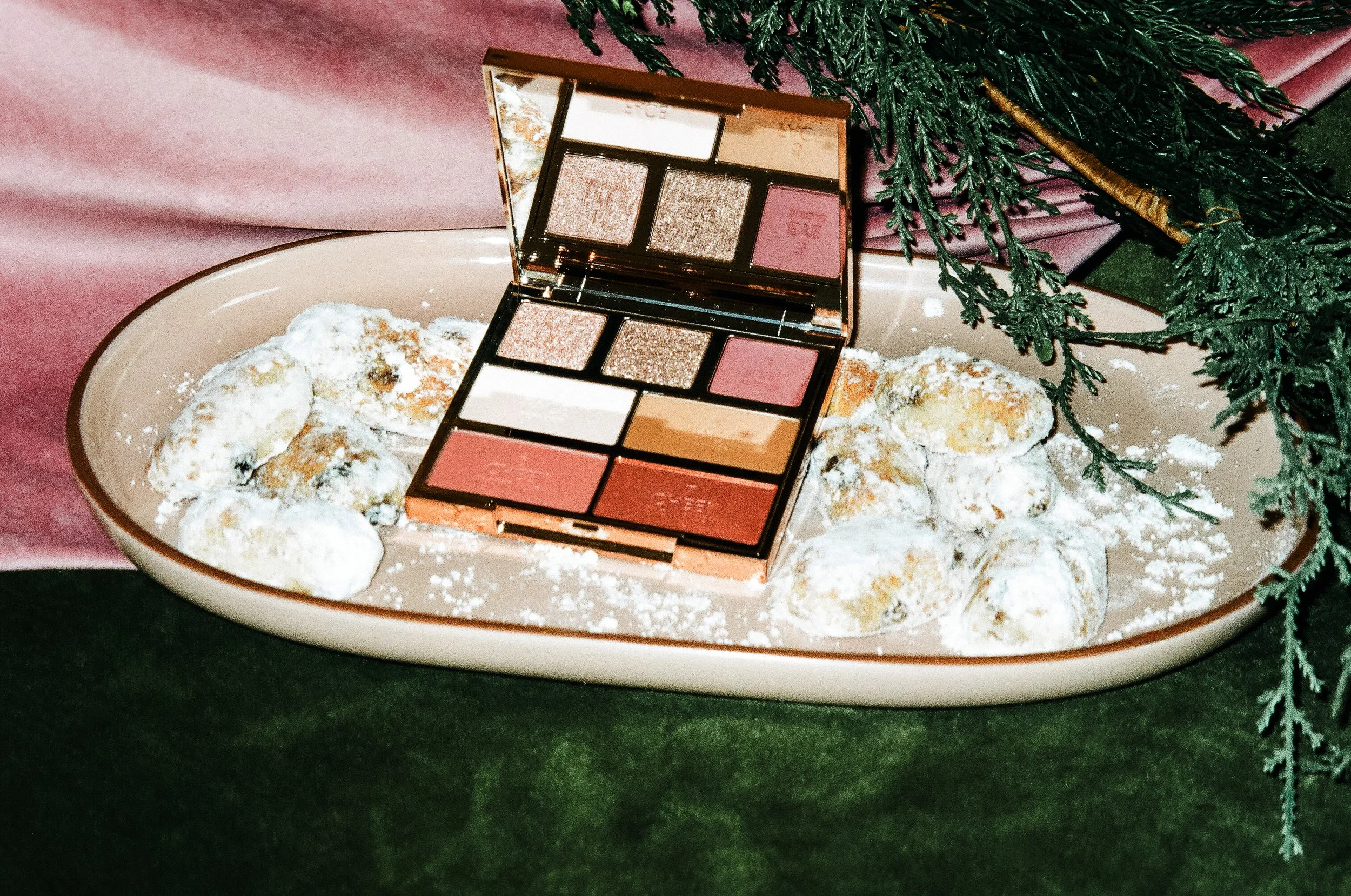  Charlotte Tilbury HOLLYWOOD INSTANT LOOK IN A PALETTE £58   