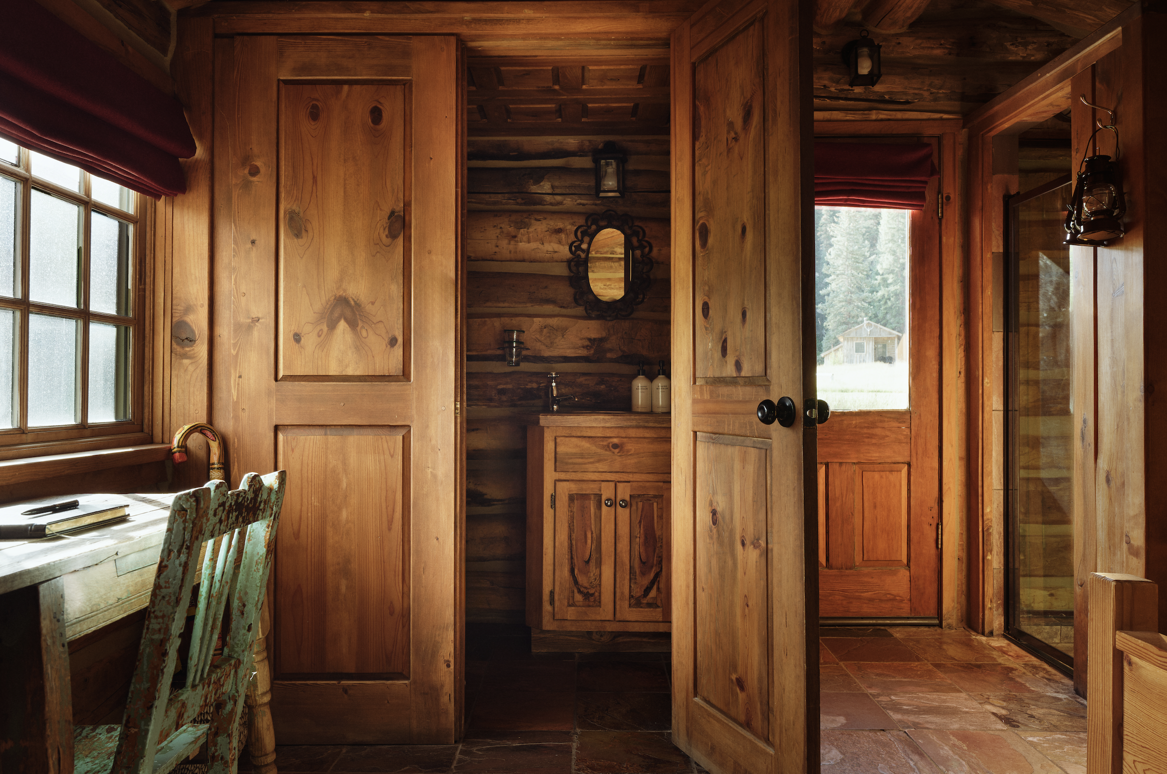  Entrance way, desk and bathroom in wood cabin at Dunton Hot Springs, Colorado, USA 
