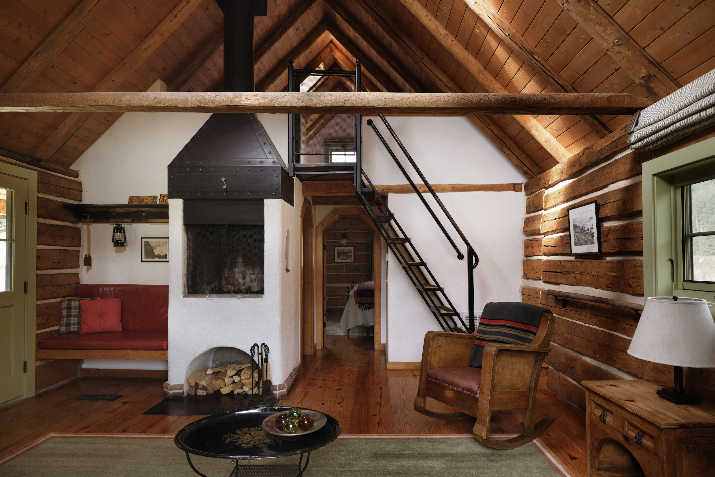 Cabin interior of luxury cabin at Dutton Hot Springs, Colorado, USA 