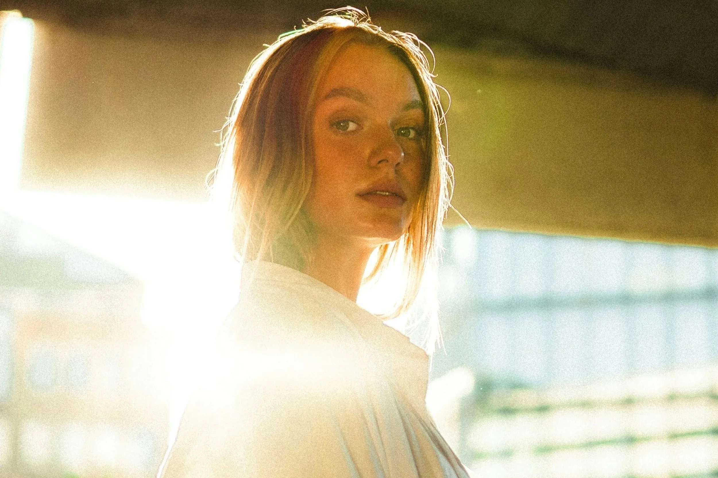Why Is Your Hair Suddenly Everywhere? The Truth About Autumn Shedding