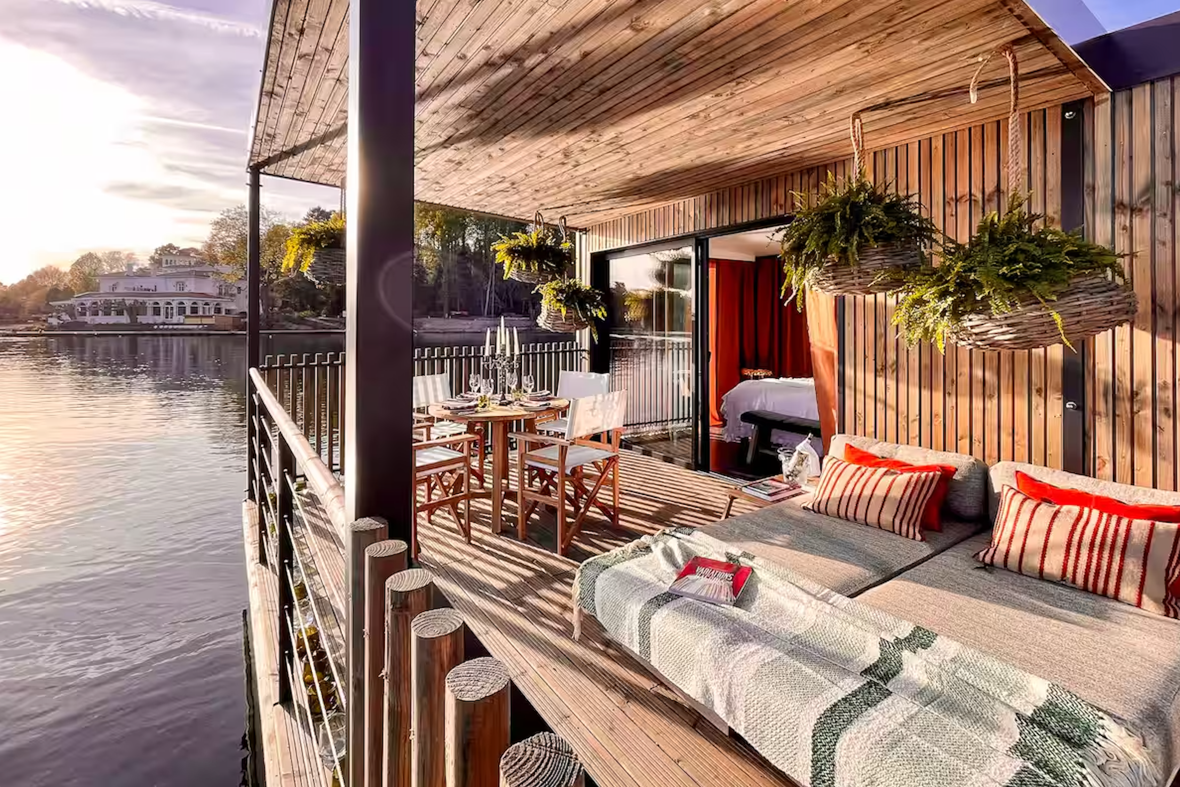 Floating lakeside lodge with private terrace at Brindos, Lac & Château near Biarritz