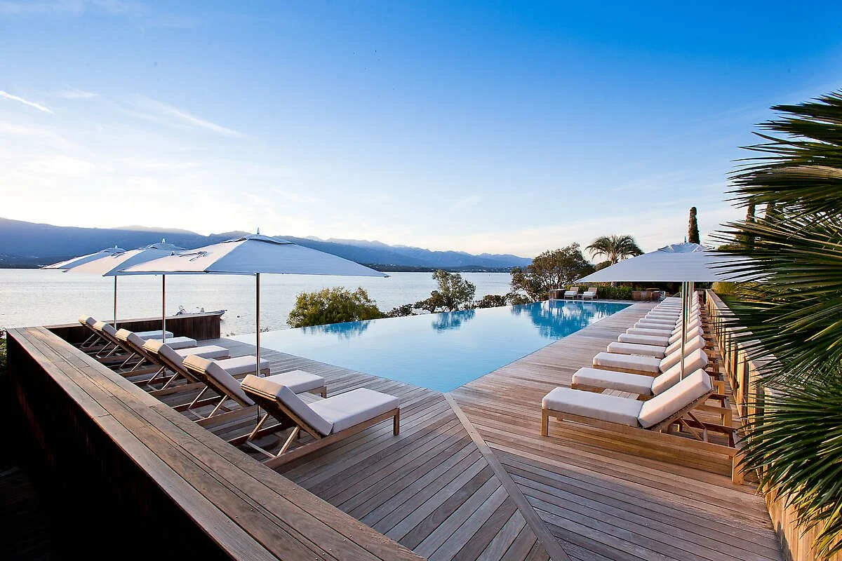 Hôtel Casadelmar infinity pool and terrace overlooking the sea in Corsica