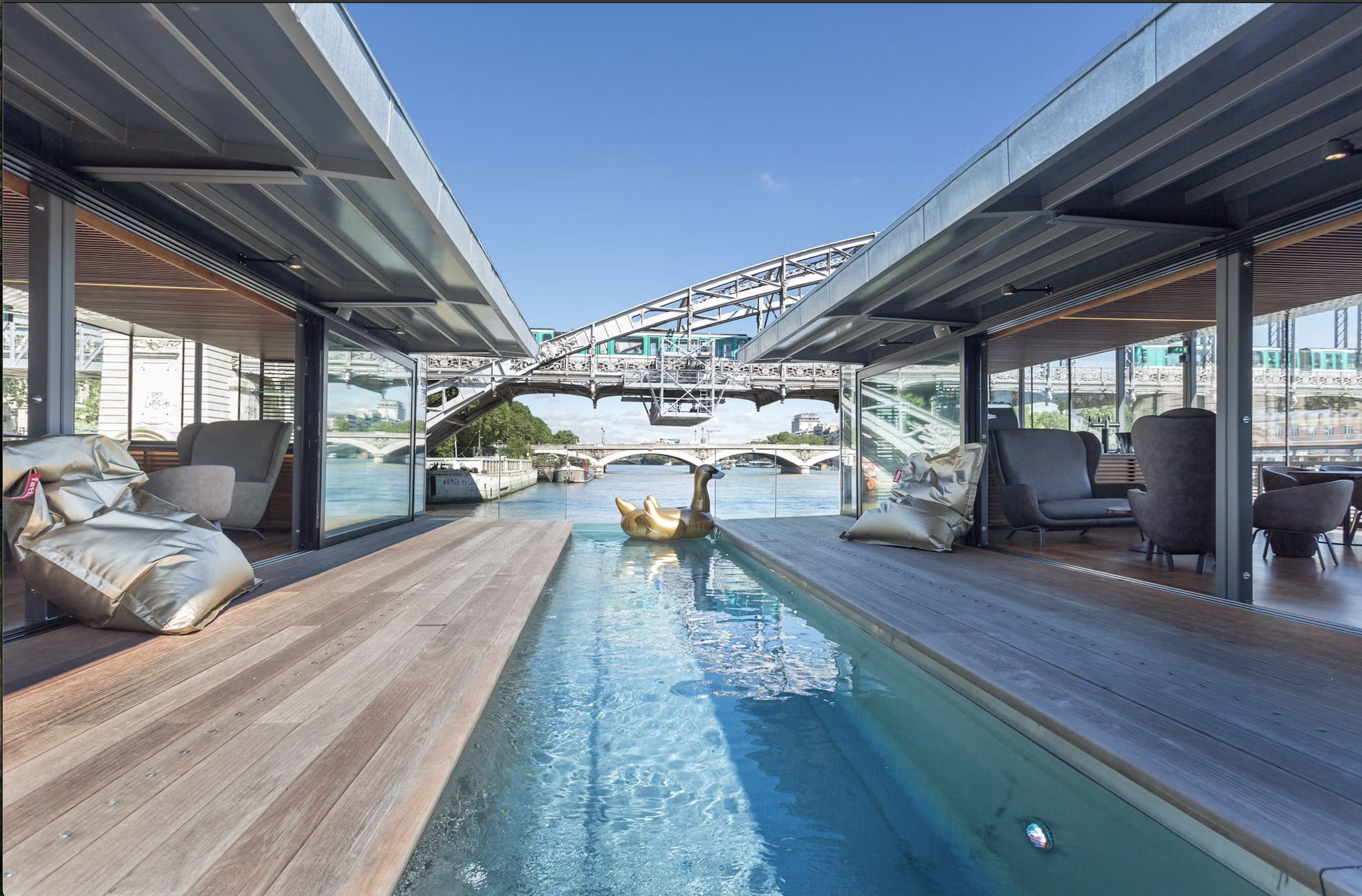 OFF Paris Hotel, Outdoor Swimming Pool