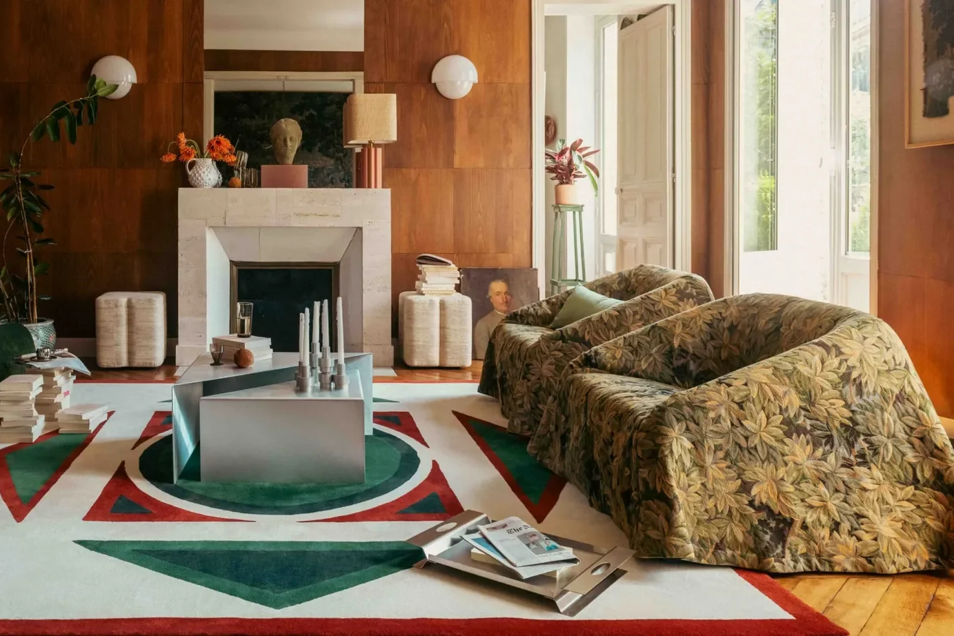 Curved furniture living room with sculptural sofa and soft rounded coffee table, showcasing the curved furniture trend and warm, inviting interiors by The Socialite Family