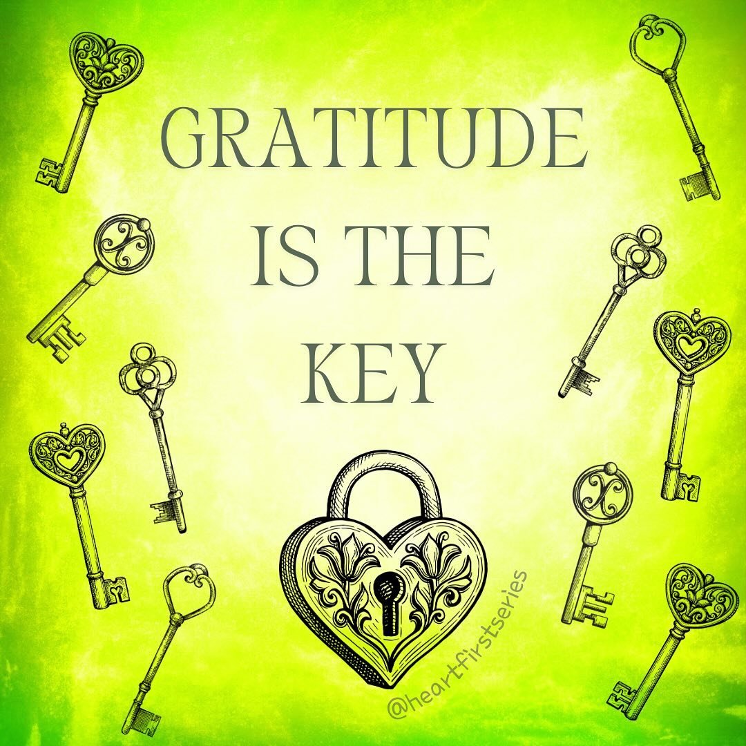 HAPPY THANKFUL &amp; GRATEFUL DAY! 🤗🙏🏼✨ #gratitude #grateful #gratitudisthekey #thankfulandgrateful #happythanksgiving #thanksgiving #heartfirst #heartfirstseries