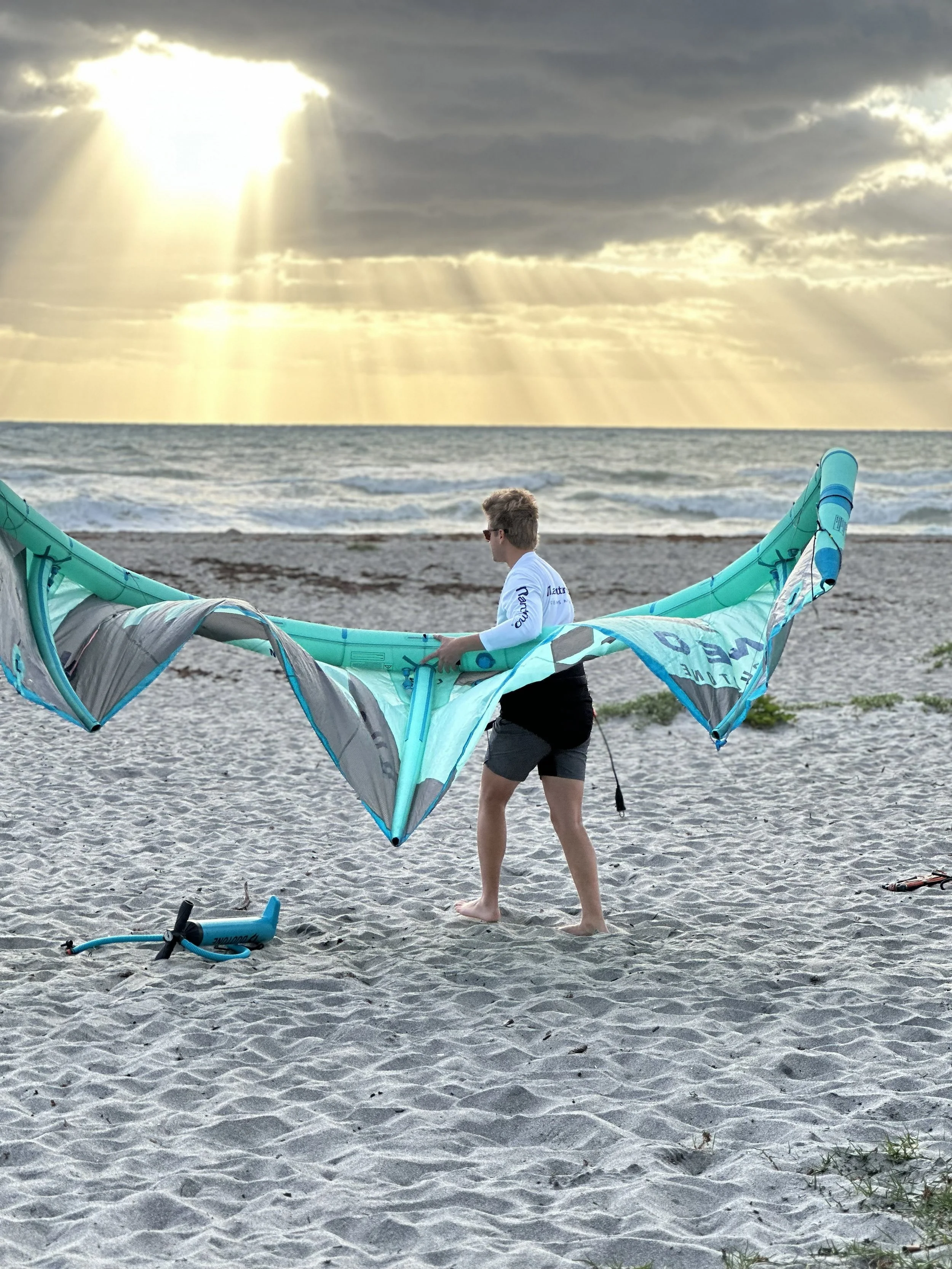Kitesurf carring.jpg