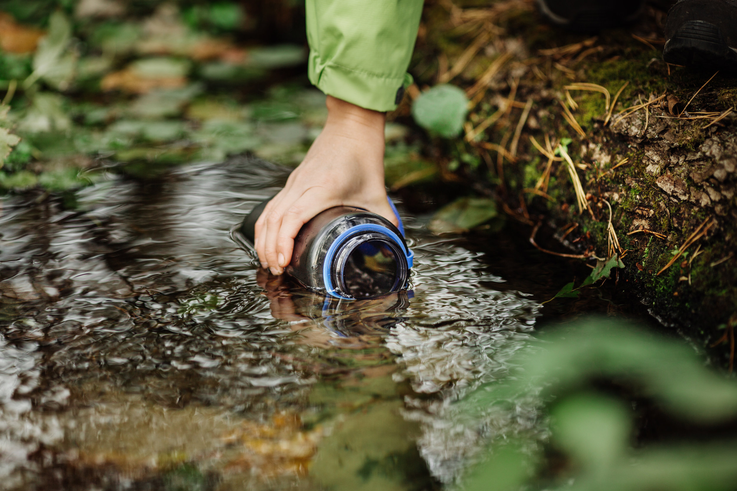 Water ecology. Экология воды. Вода из реки. Источники питьевой воды. Добыча воды в природе.