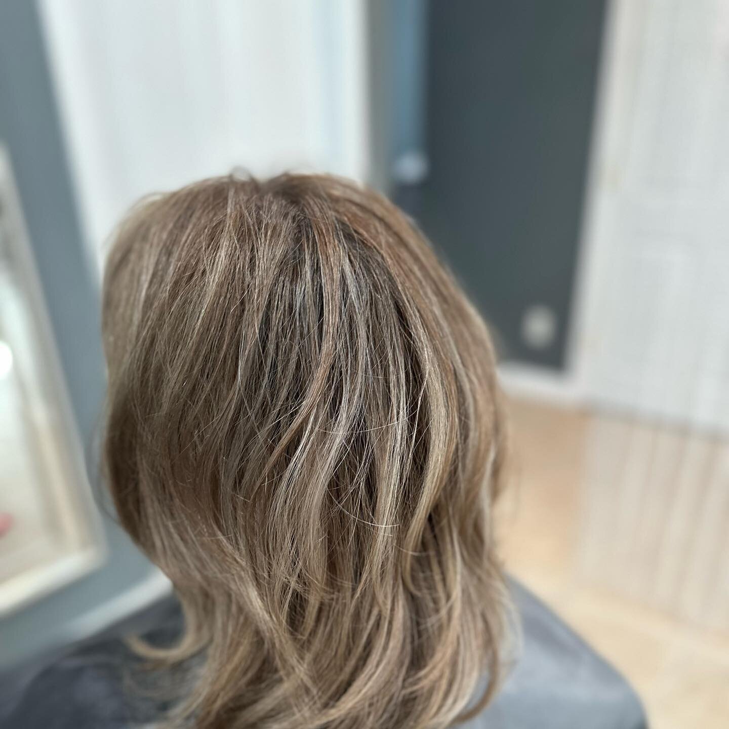 This client wasn&rsquo;t happy from previous hair color she wanted natural blond and professional look. 
#blonde #natural #roundrocktx #austinhairstylist #colorcorection 💕