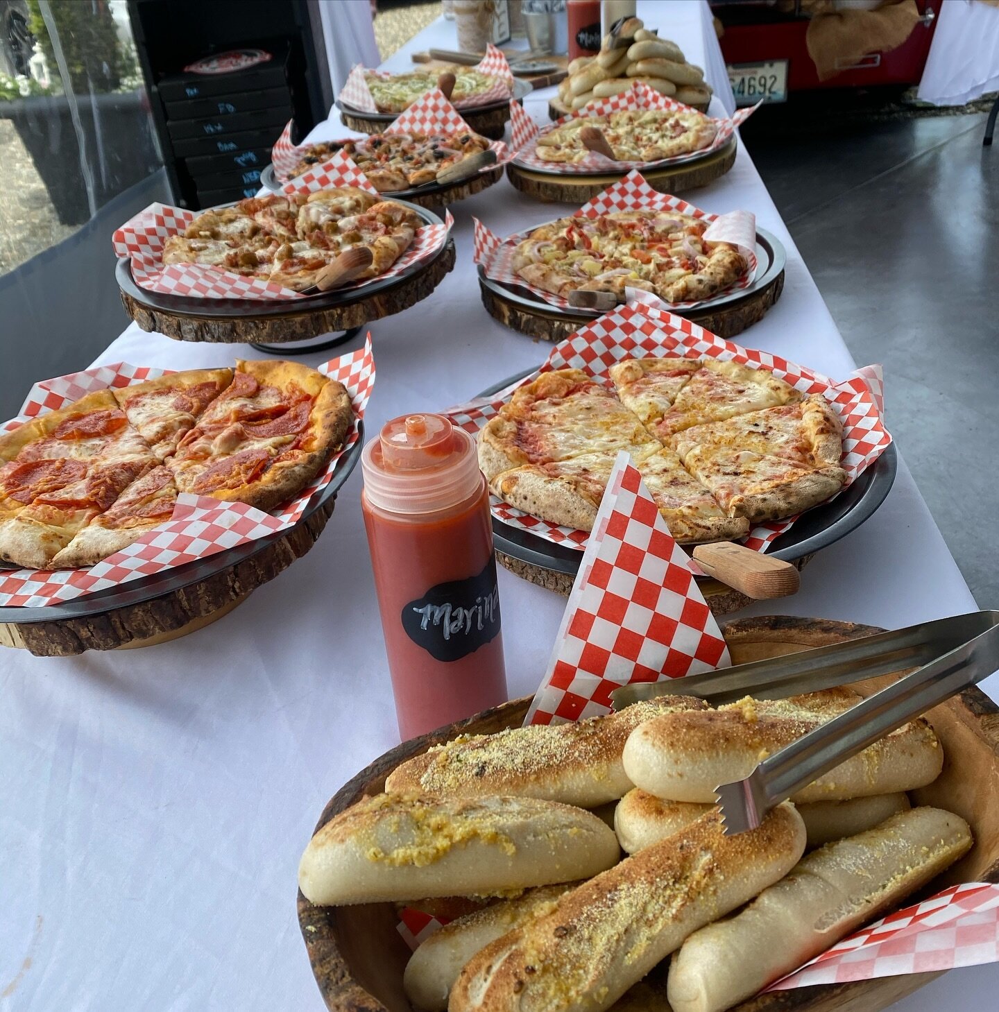 Does an #endless #pizzabuffet sound too good to be true? Let us make you #believers! Hire us for your next event! 

fatzachspizza.com
.
.
.
.
#eatlocal #smallbusiness #downtown #smallbusiness #puyallup #pnw #pizza #yummy #instagood  #food #foodporn #