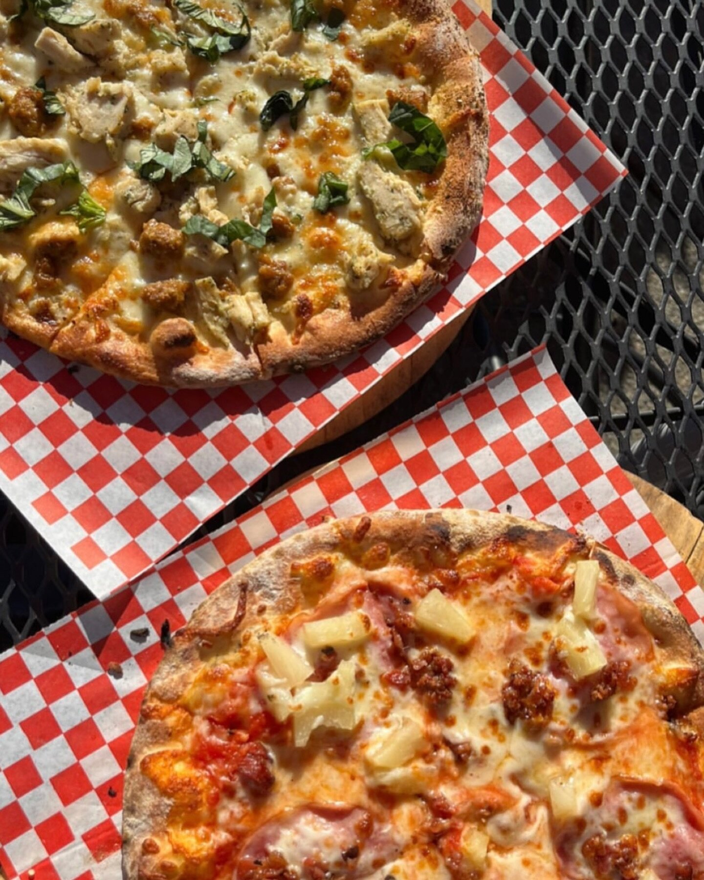 Fresh pies and #patioseating! ☀️ Get a little taste of #spring with #fatzachspizza!

fatzachspizza.com
.
.
.
.
#eatlocal #smallbusiness #downtown #smallbusiness #puyallup #pnw #pizza #yummy #instagood  #food #foodporn #catering #mobile #sumner #photo