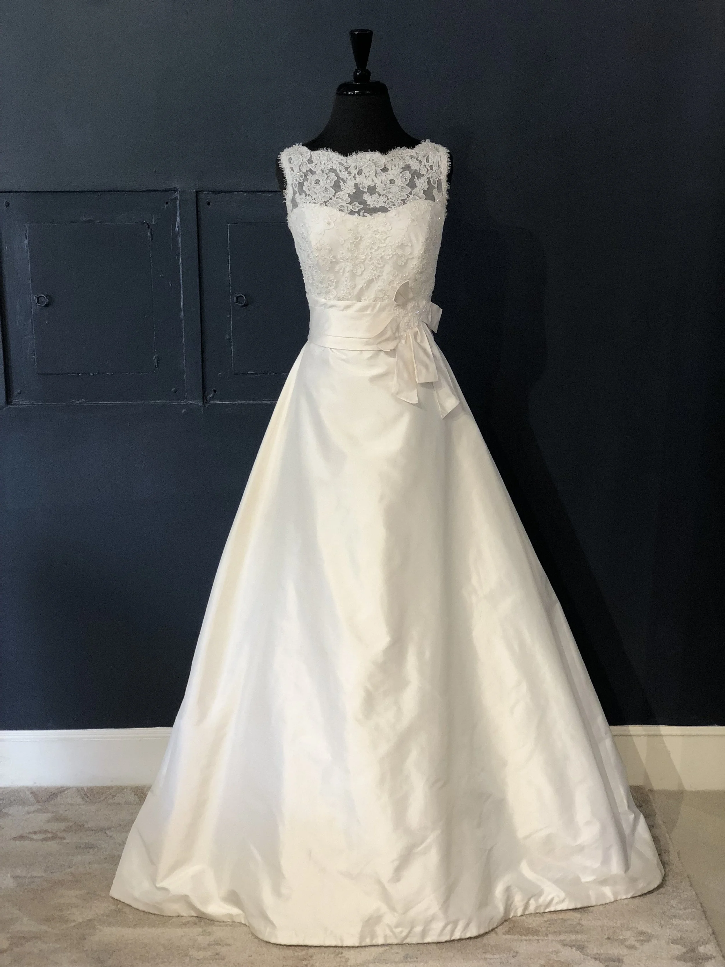 Paloma-Blanca-4302-gown-collective-front-charleston.jpg
