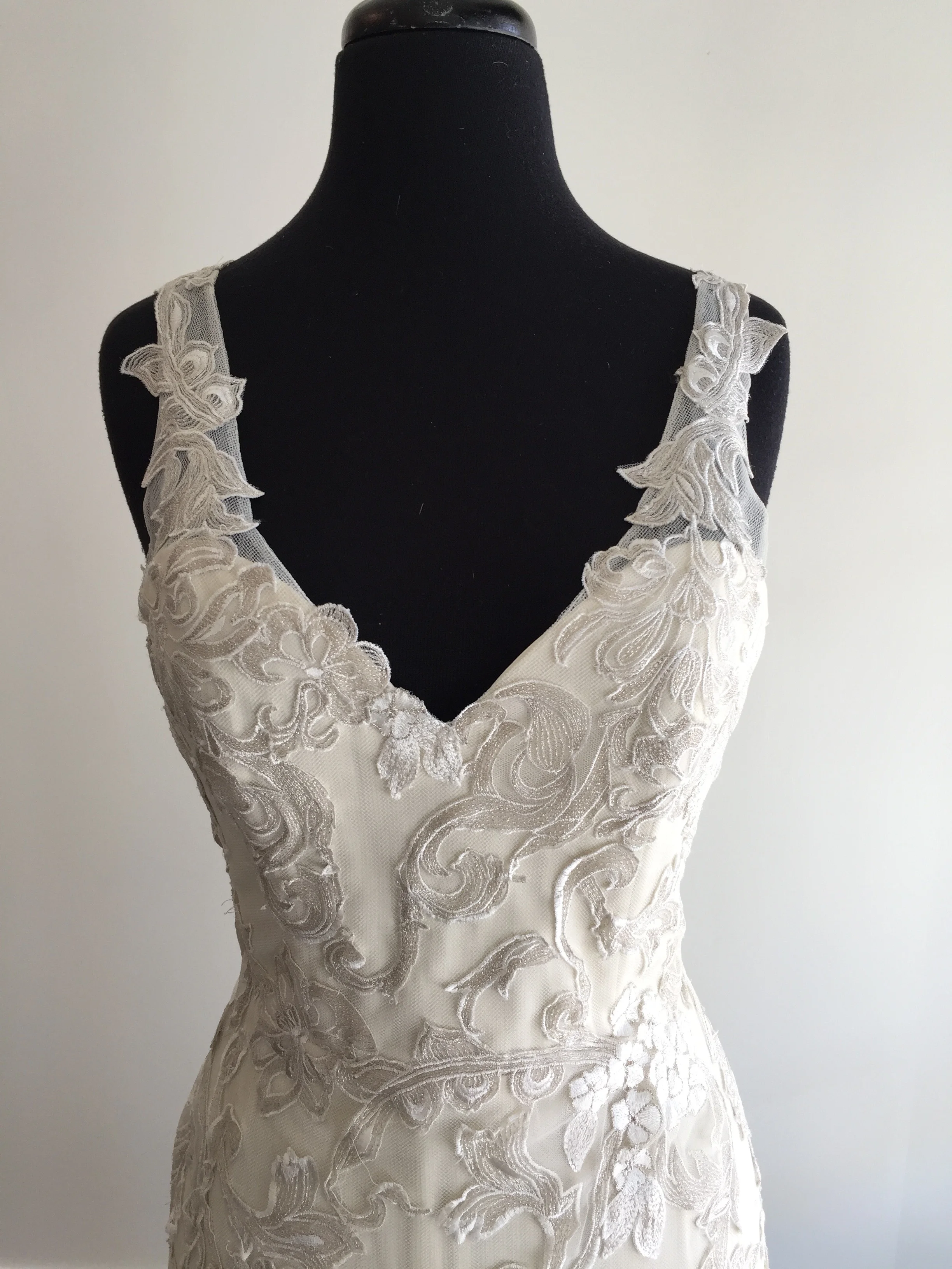 Modern_Trousseau_St_Claire_Detail_Gown_Collective_Atlanta.jpg