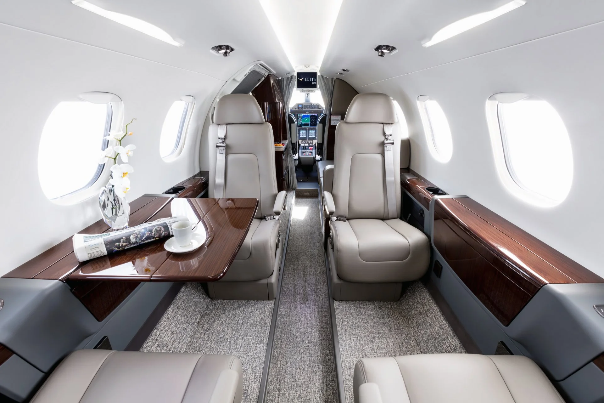 Phenom+300_EliteJets_N6A-1.jpg