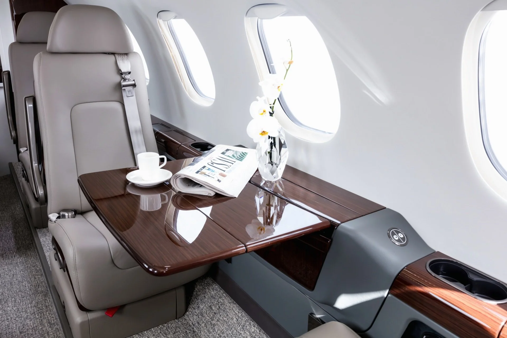 Phenom+300_EliteJets_N6A-8.jpg