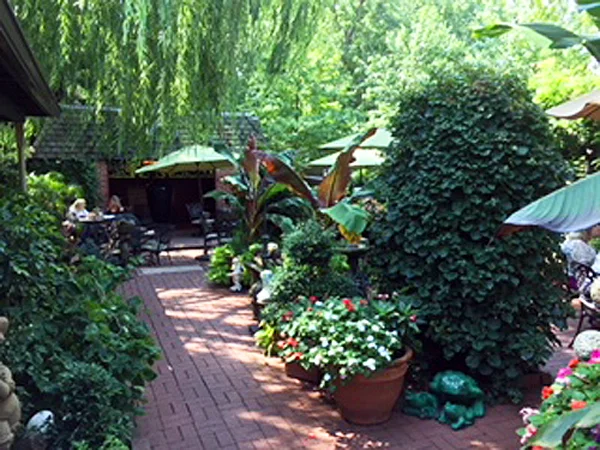 lush.vegetations.flower.gardens.at.the.courtyard.at.Vivilore.jpg