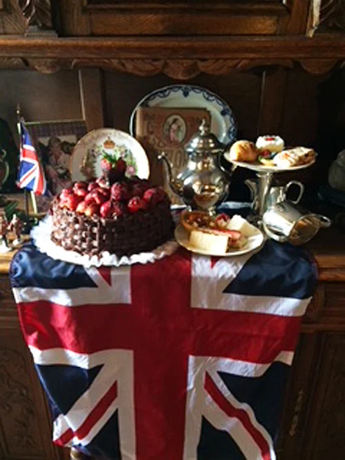 Tea.Time.at.Vivilore.celebration.of.queen.jpg