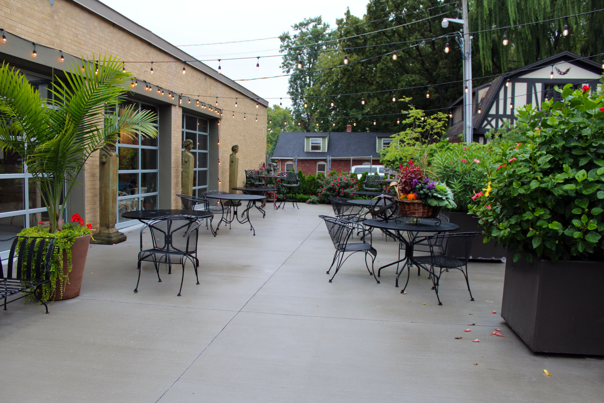 Swan-Dive-Event-Center-outside-patio-Independence-Missouri-by-Vivilore-Restaurant.jpg