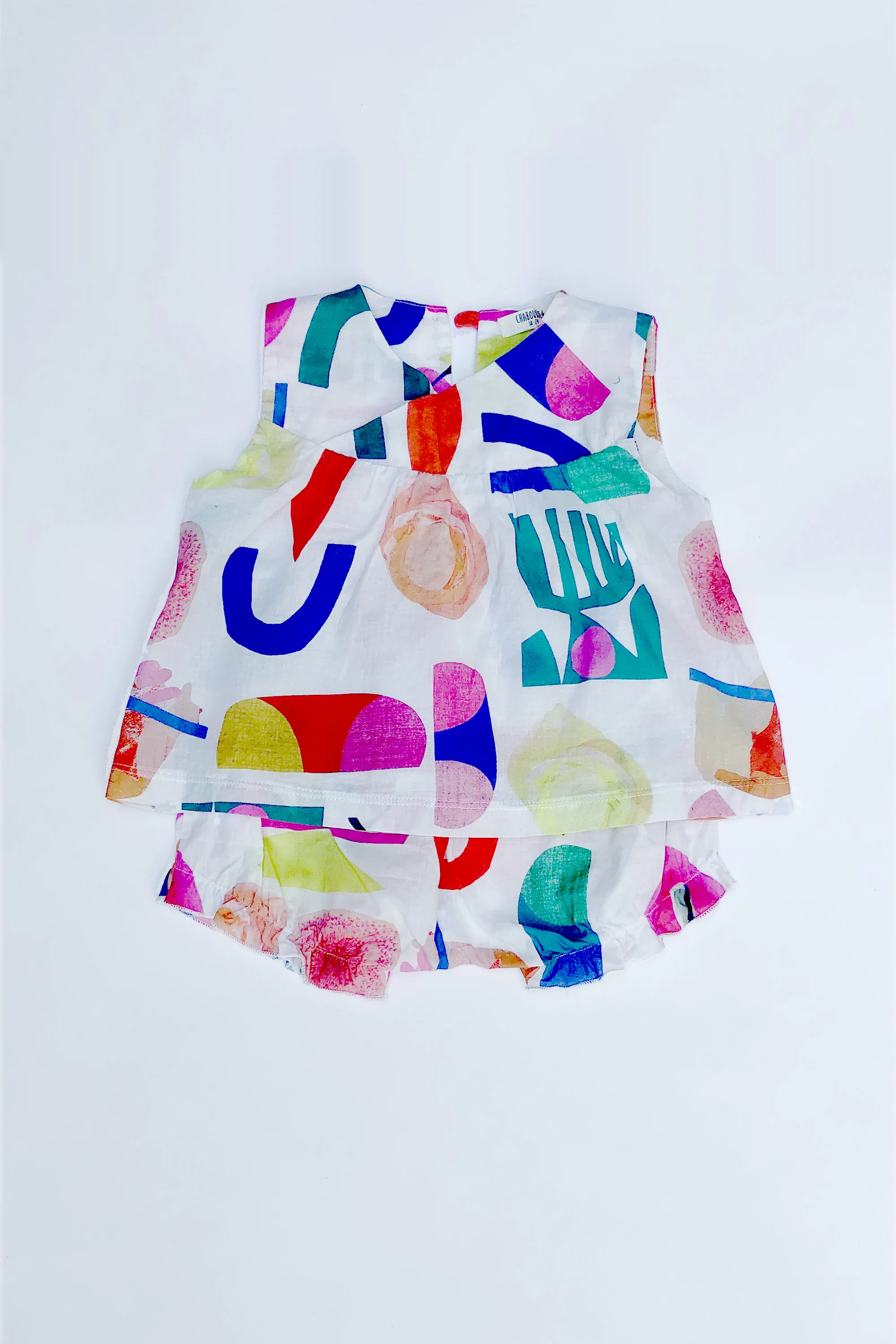 SP19_flatlay_ensemble_abstract.jpg
