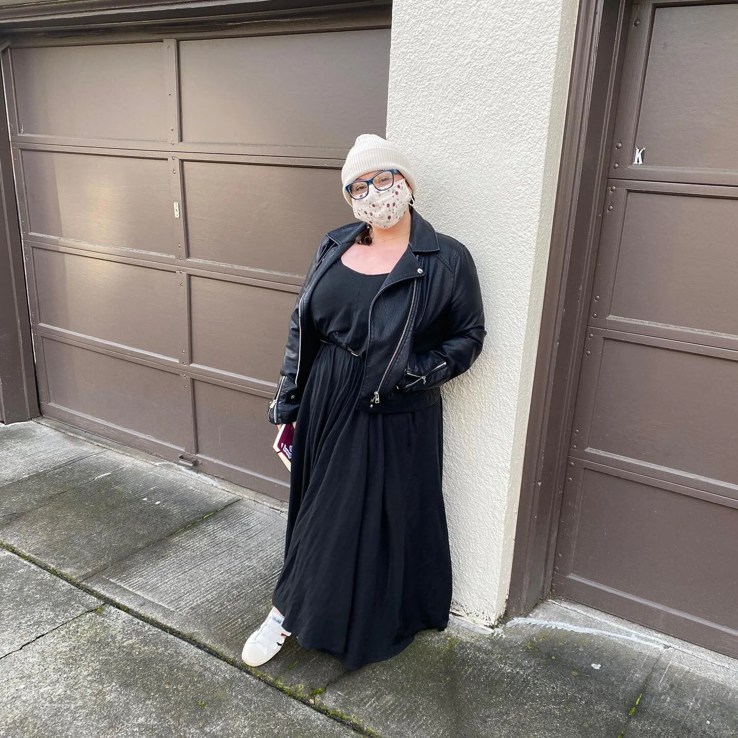 Who said you can&rsquo;t wear summer clothes in the winter? Also winter has not hit Oregon for some crazy reason! It&rsquo;s been pretty mild. ⠀
⠀
I&rsquo;m so happy I kept some of my summer wardrobe out because I thought we might be able to head som