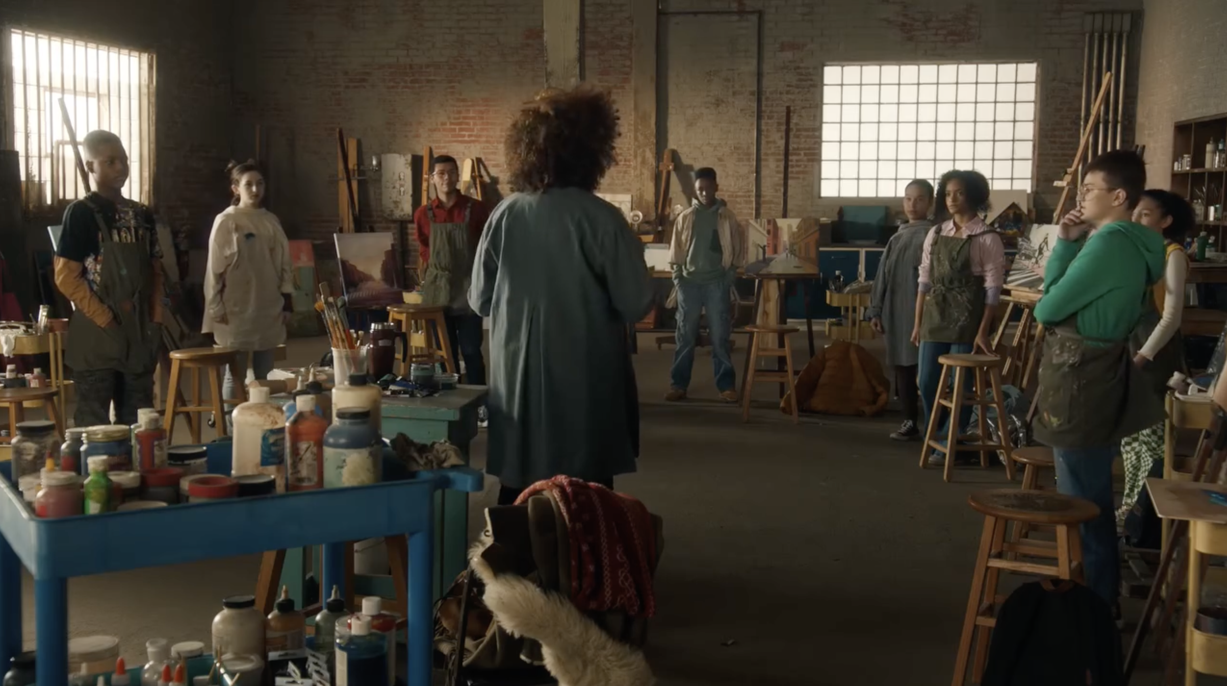 S3 E14: INT AUNT VI'S ART CLASSROOM
