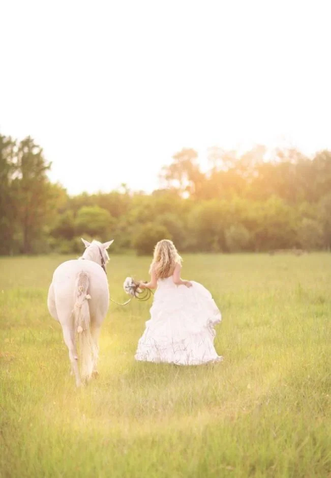 Rustic-Bridal-Bride-and-Horse-8.jpg