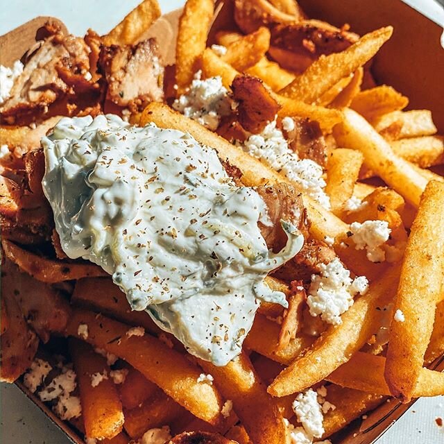 Loaded patates - for when you want chips to pass for a meal. These are topped with coal-roasted chicken, feta and homemade tzatziki (which has cucumber in it, so that along with the potato is two of your five veg a day, right?) 🍟 🥒