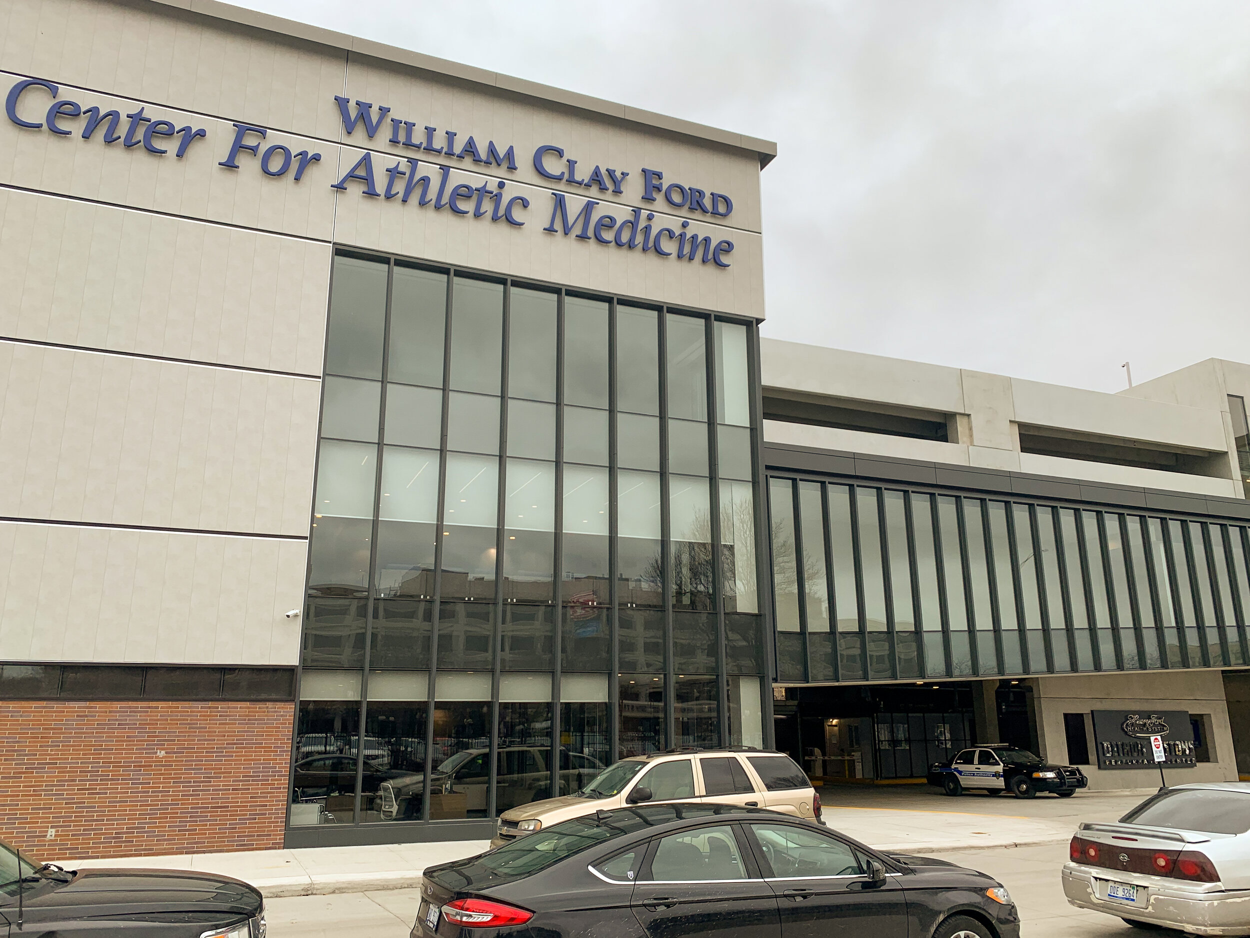 The-William-Clay-ford-center-for-athletic-medicine-02