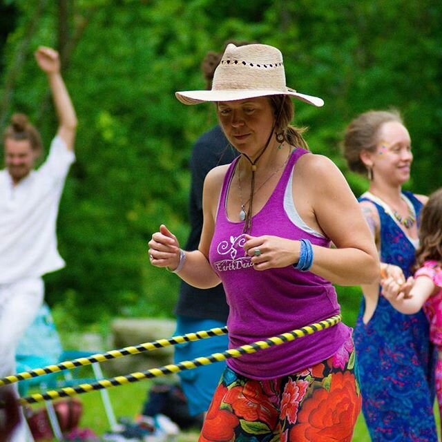 Hooping, dancing, singing, laughing, praying, creating art, playing music...
😎🎶👩&zwj;🎤🕺
There are many ways to soothe your nervous system during frenzied times. 🙏🌿🕉
We wil continue to hold space for this community online and hopefully, in Jun
