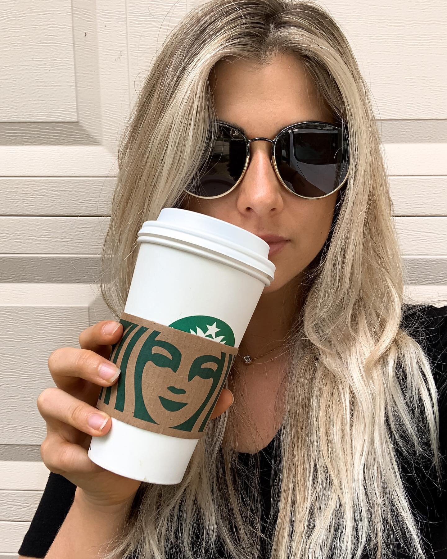 SWIPE for a starbs healthy chai latte! ☕️🧡⠀⠀
That first fall inspired drink order of the season hits hard. 🍂🎃 I am here for it! ⠀
⠀
In honor of #nationalcoffeeday even though I have officially given up coffee (still can&rsquo;t believe it) I have 