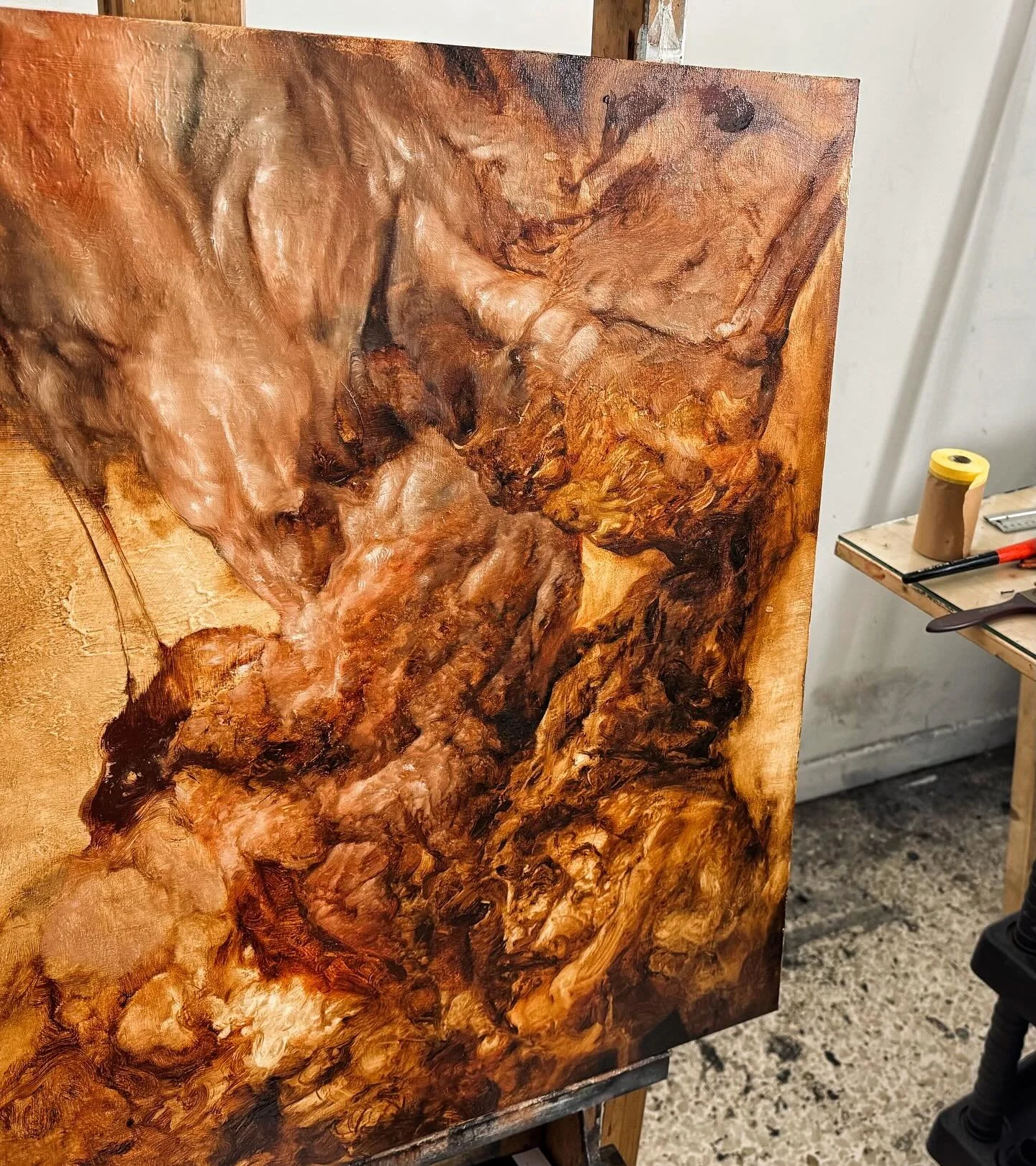 My process is slow and intuitive, but not unstructured.
@conversations_with_artists 
.
Oil on panel - 2026 (wip)
.
n o t e s f r o m t h e a n t h r o p o c e n e
.
#anthropocene #posthumanism #painting #marioabela #victoriagozo