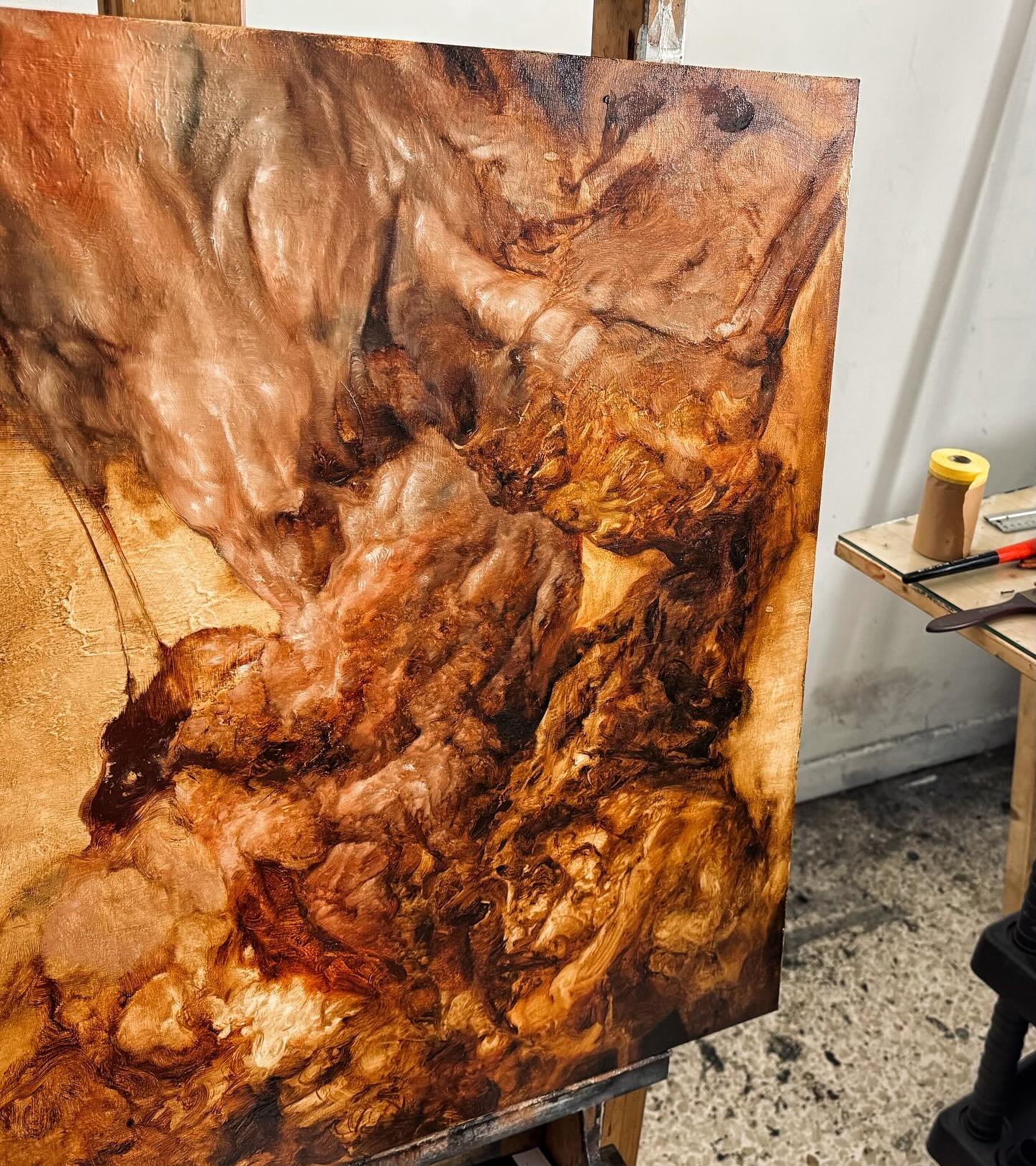 My process is slow and intuitive, but not unstructured.
@conversations_with_artists 
.
Oil on panel - 2026 (wip)
.
n o t e s f r o m t h e a n t h r o p o c e n e
.
#anthropocene #posthumanism #painting #marioabela #victoriagozo