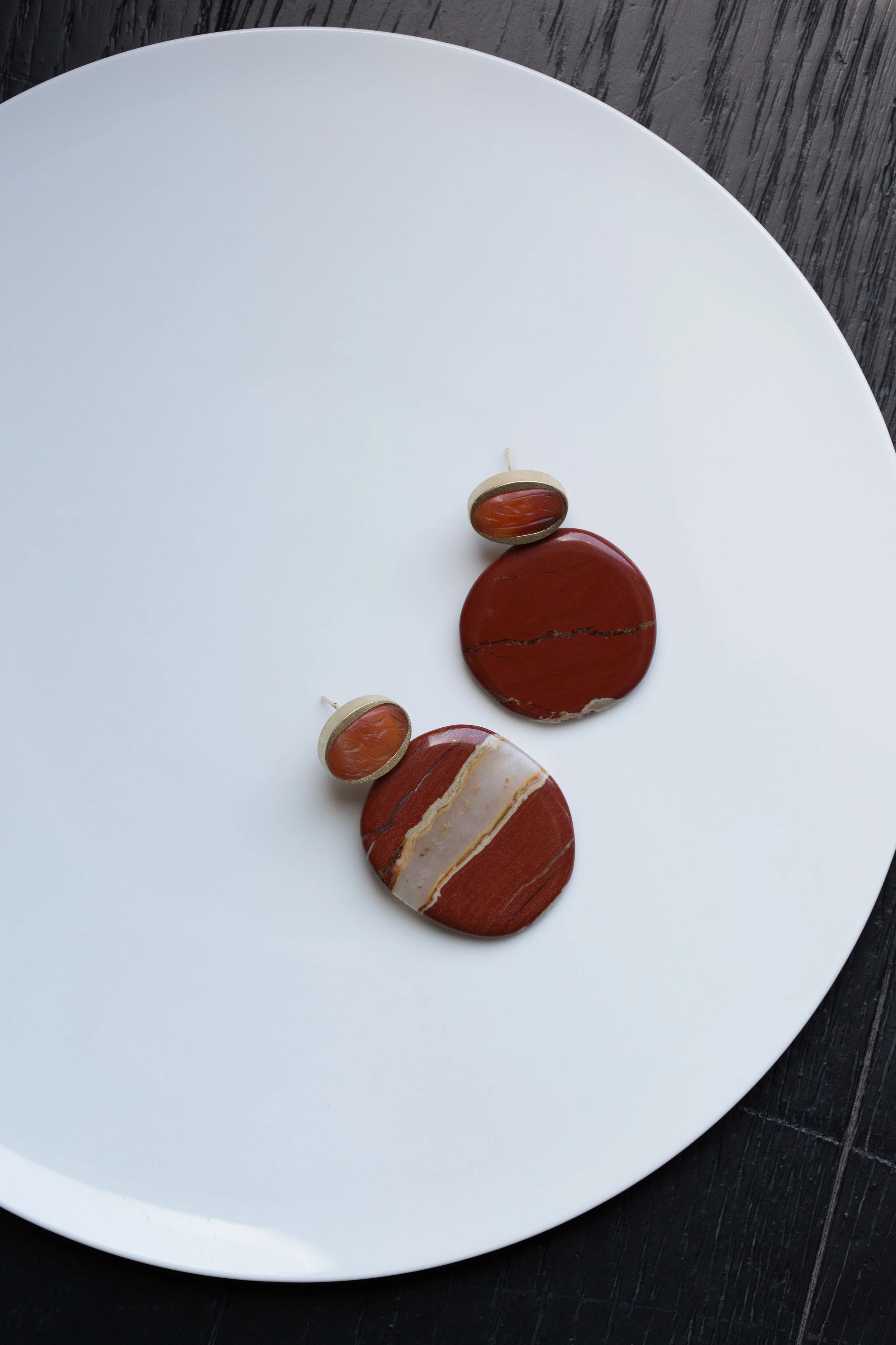 Earrings with Qajar period carnelian agate amulets 