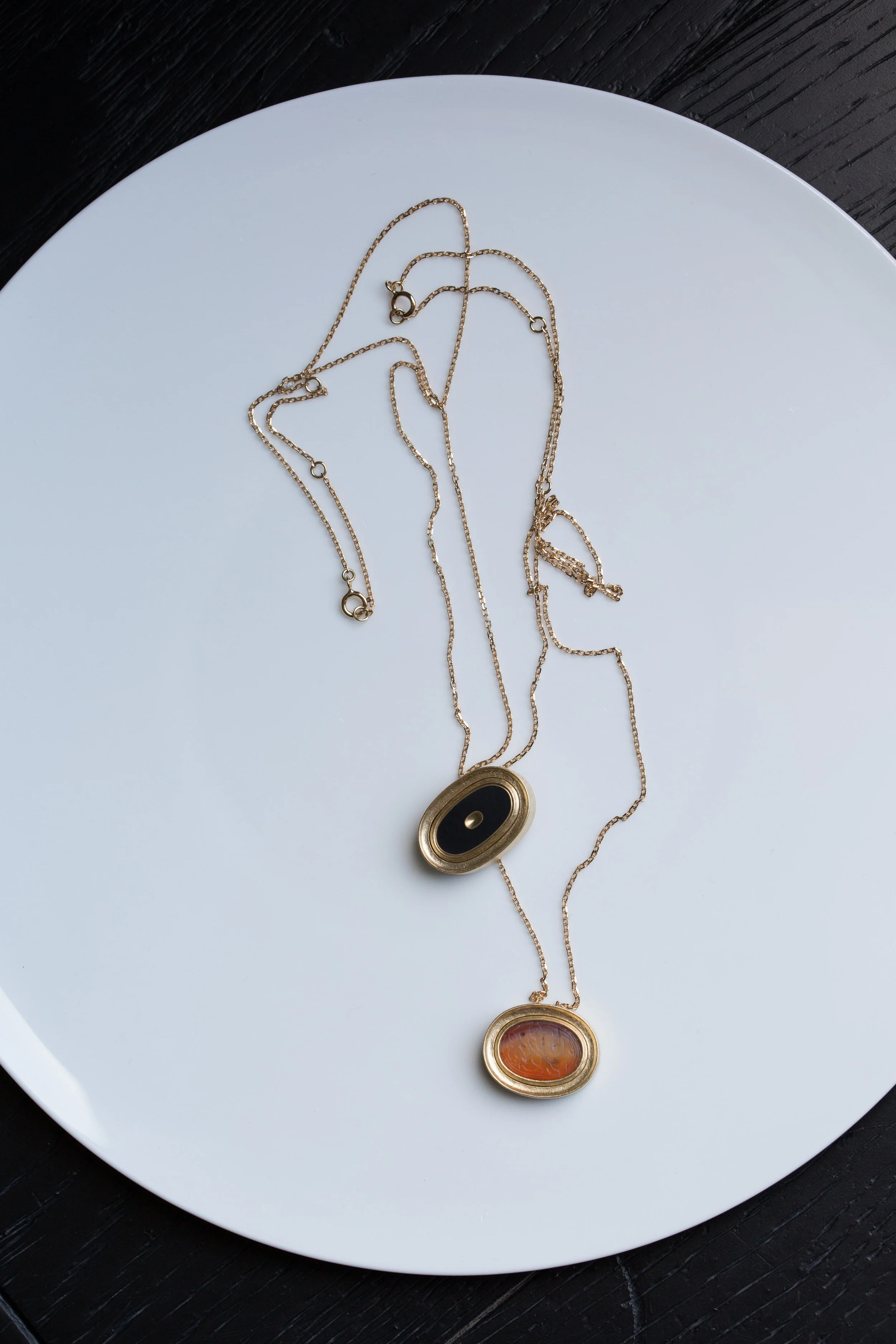 Pendant with Qajar period carnelian agate amulet