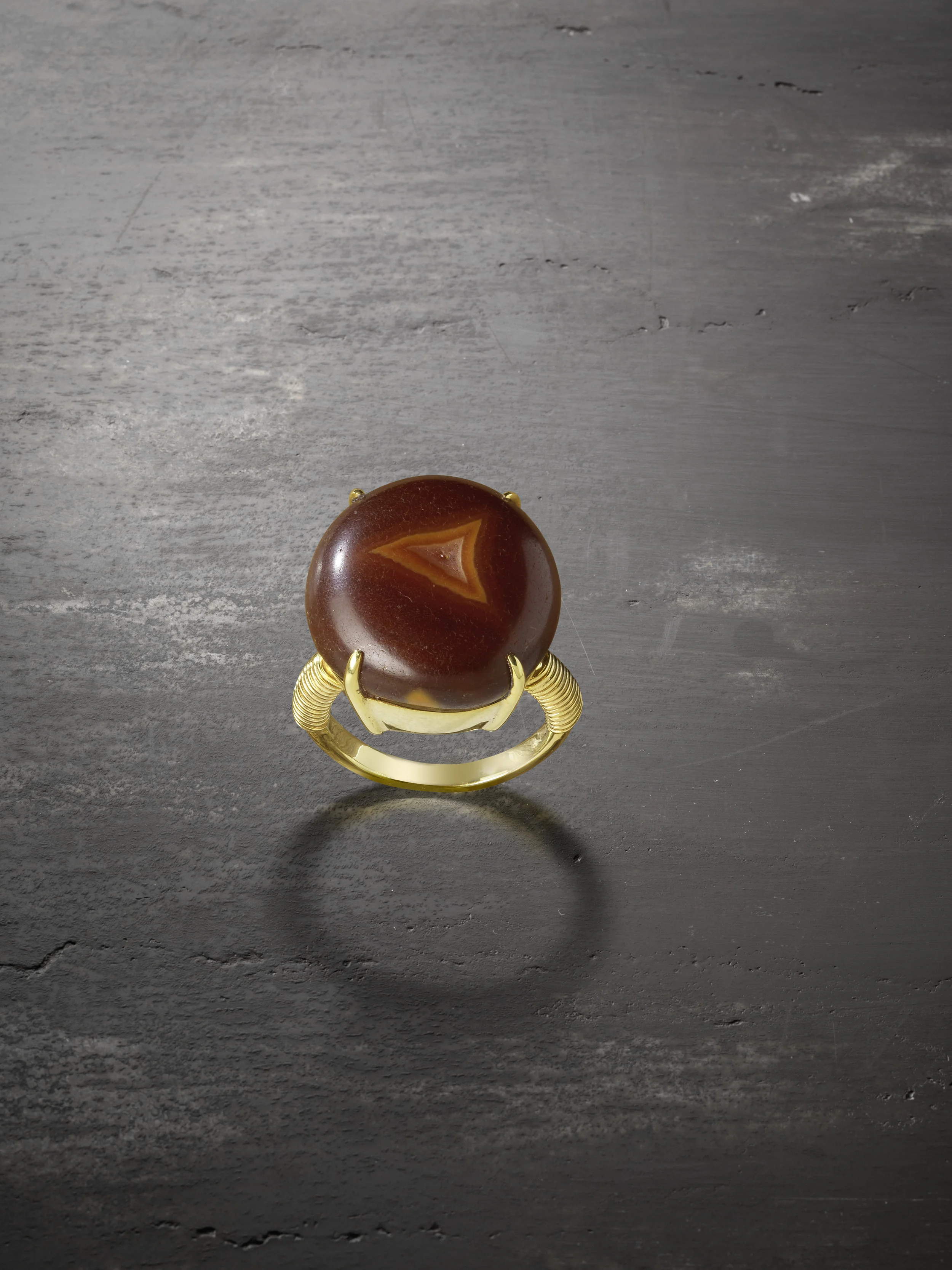 ‘Button’ Madagascar agate pebble ring