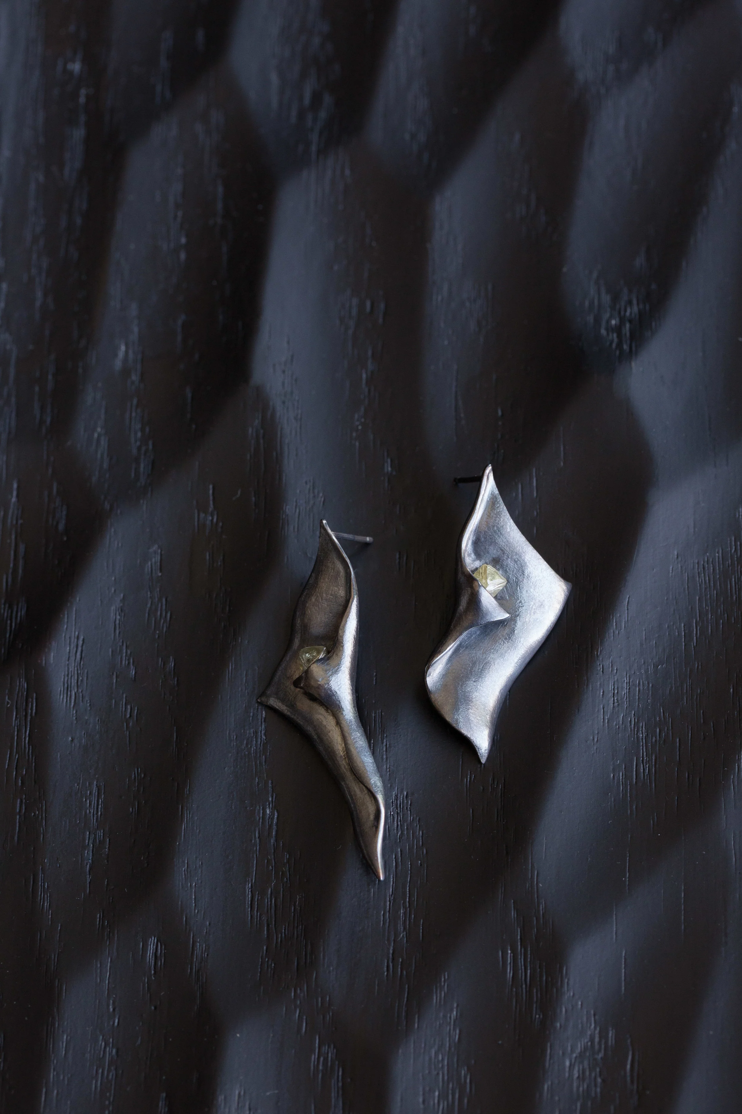 Silver rough diamonds earrings