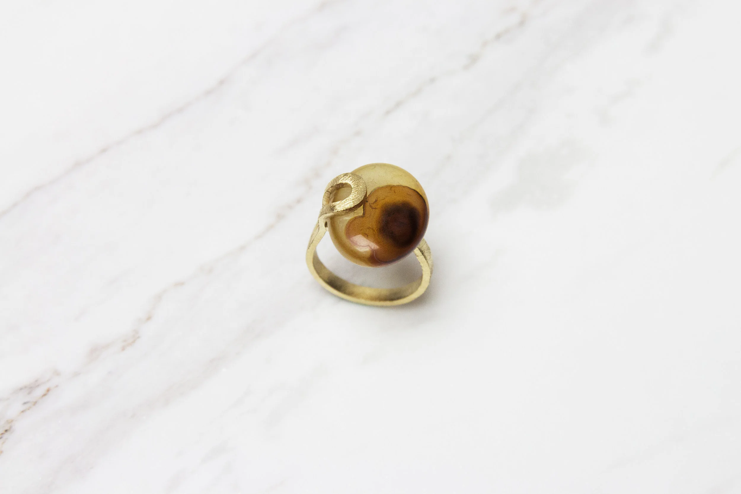 Caramel swirls Madagascar agate pebble button ring