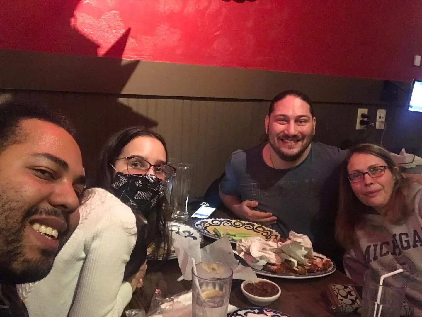 I usually don&rsquo;t enjoy eating in places, but it certainly was a while since I&rsquo;ve seen @eneotl6 and @mariariley0369. It was great seeing them again! 
-
-
Please remember to be safe when going out! 
-
-
-
#chevys #chevysrestaurant #january #