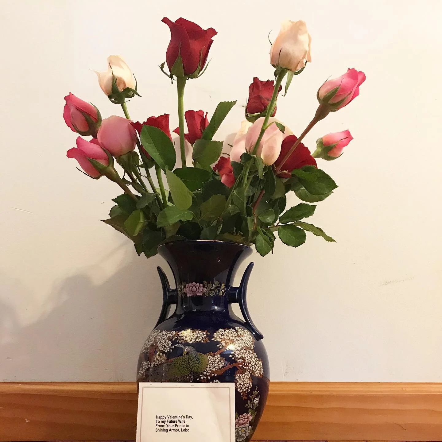 Today I was surprised with a bouquet of flowers addressed to Carla Valent&iacute;n. At first I thought it was a strange wedding gift from a family member but I was delighted to see it was from my thoughtful fianc&eacute; @lobovalentin 💛💛💛
-
-
-
I 
