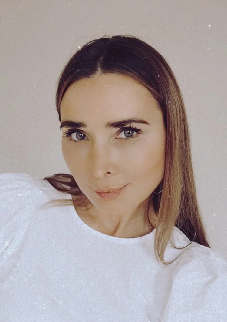 Elena Antonova Hautexpertin Hamburg mit 20 Jahre Expertise für Gesichtsbehandlungen, Hautpflege und Anti Aging Kosmetik